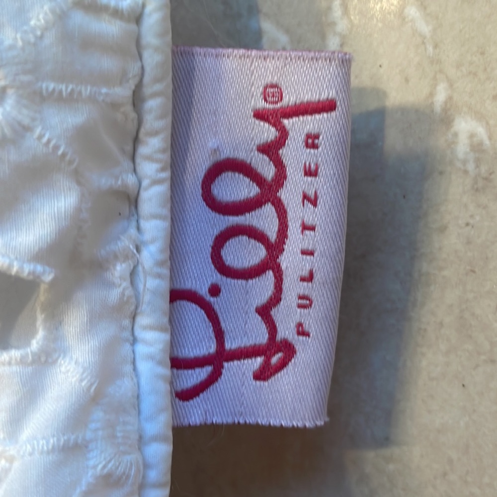 Lilly daisy white, embroidered eyelet Lilly Pulitzer pillowcase, waffle texture - Picture 2 of 6
